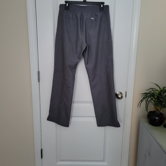 SOLD FIGS Graphite Scrub Set Medium - Picture 5 of 5